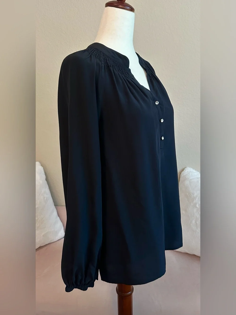 Lilly Pulitzer Elsa Top Notch Neck 100% Silk Smocked Black Women’s XS Luxury